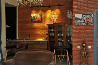 Отель Brickwall Tbilisi Тбилиси Стандартный номер с кроватью размера "queen-size"-2