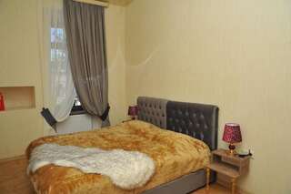 Отель Brickwall Tbilisi Тбилиси Четырехместный номер "Комфорт"-5