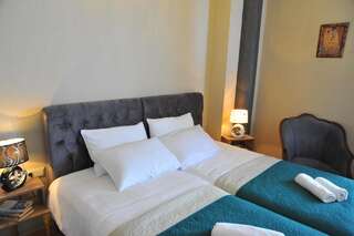 Отель Brickwall Tbilisi Тбилиси Двухместный номер Делюкс с 2 отдельными кроватями-10