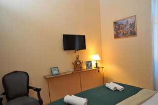 Отель Brickwall Tbilisi Тбилиси Стандартный номер с кроватью размера "queen-size"-10