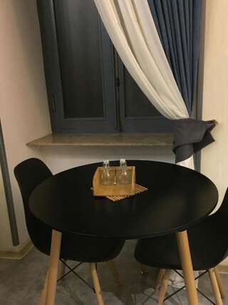 Отель Brickwall Tbilisi Тбилиси-7