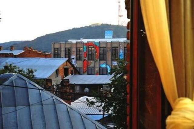 Отель Brickwall Tbilisi Тбилиси-14