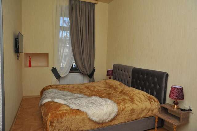 Отель Brickwall Tbilisi Тбилиси-16