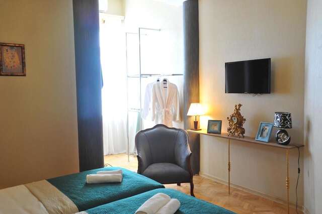 Отель Brickwall Tbilisi Тбилиси-28