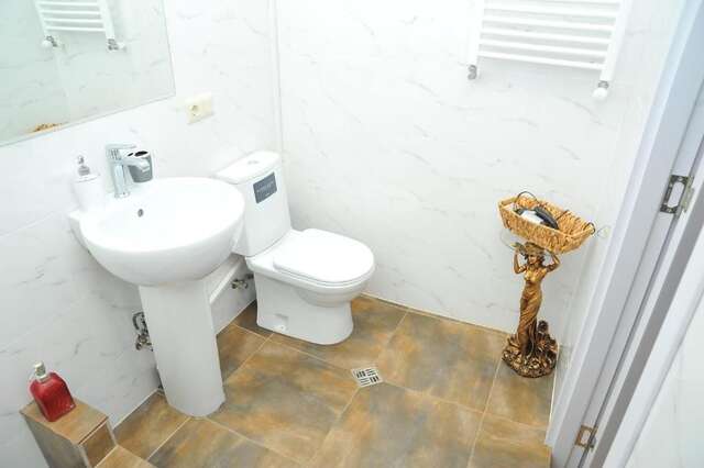 Отель Brickwall Tbilisi Тбилиси-55